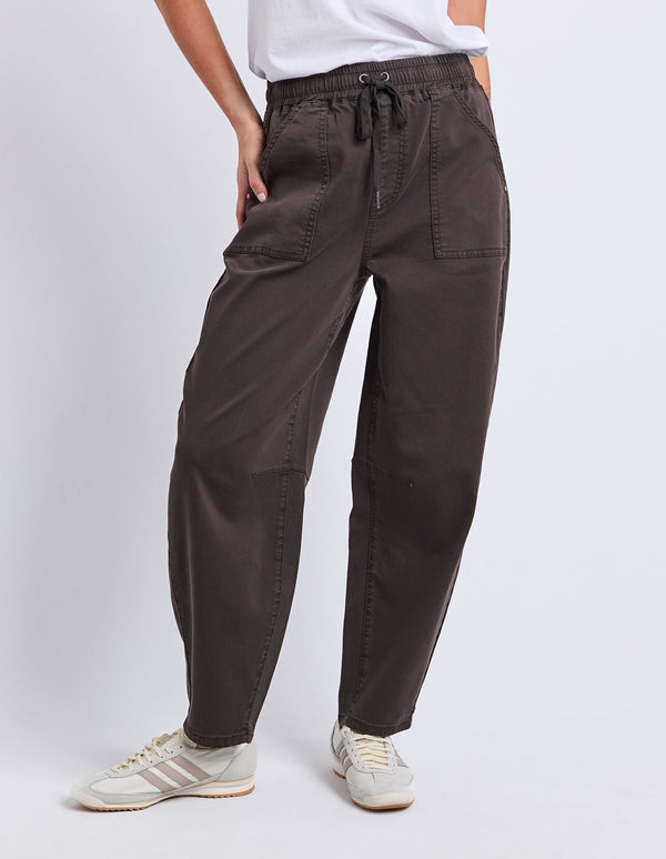 elm-lifestyle-quinn-barrel-jogger-chocolate