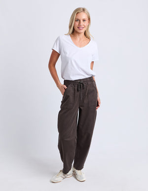 elm-lifestyle-quinn-barrel-jogger-chocolate