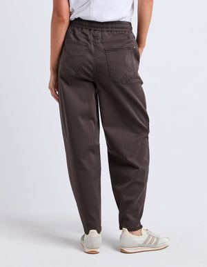 elm-lifestyle-quinn-barrel-jogger-chocolate