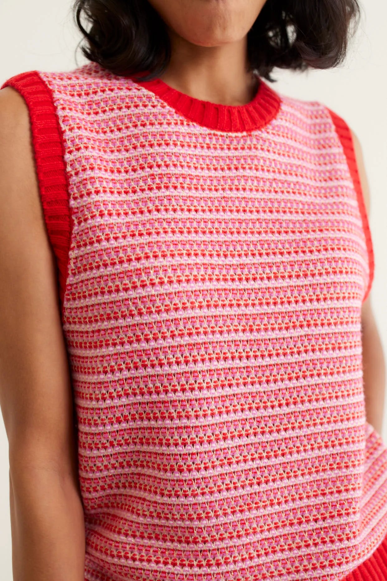 closer look to Merino Cashmere Vest - Red print design