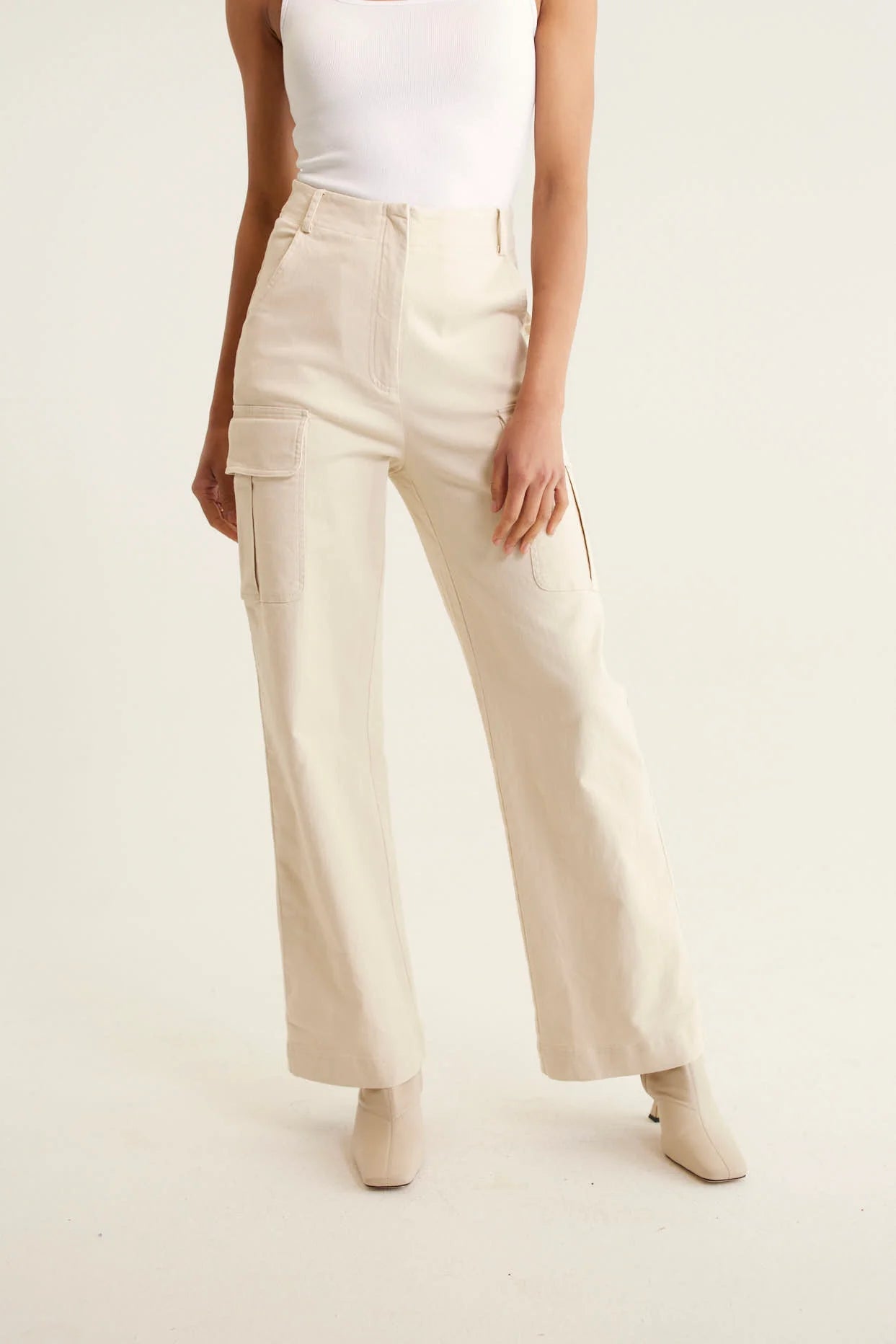 woman wearing sleeveless top in white and Whitney Cotton Drill Pant - Pebble