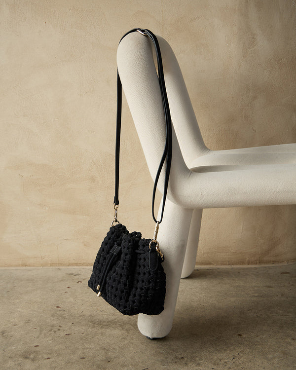 elms-and-king-box-weave-bucket-navy