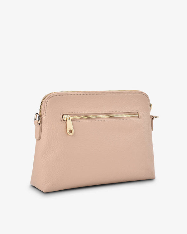 elms-and-king-burbank-xbody-large-neutral-pebble