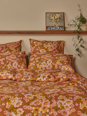 bonnie-neil-buttercup-rust-quilt-cover