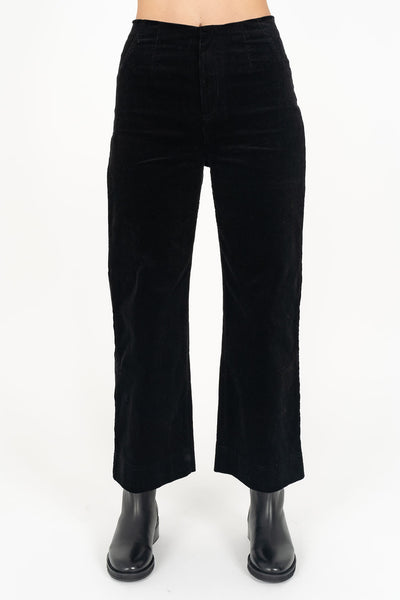 Woman wearing midnight Fletwood Cordi Jean and black boots front view