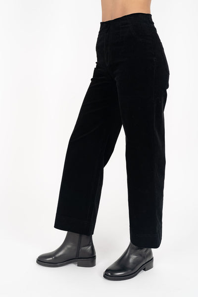 Woman wearing midnight Fletwood Cordi Jean and black boots front view side view