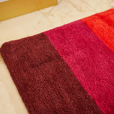closer of nudie rudie bath mat design