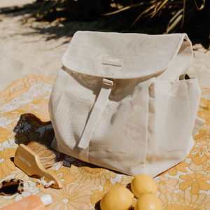 sande-kids-beach-hauler-backpack-sand