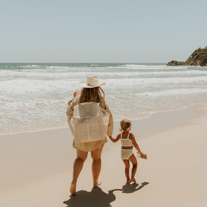 sande-kids-beach-hauler-backpack-sand