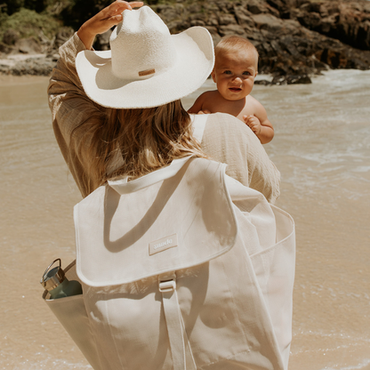 sande-kids-beach-hauler-backpack-sand