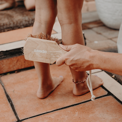 sande-kids-sand-brush