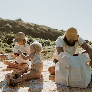 sande-kids-beach-hauler-backpack-sand