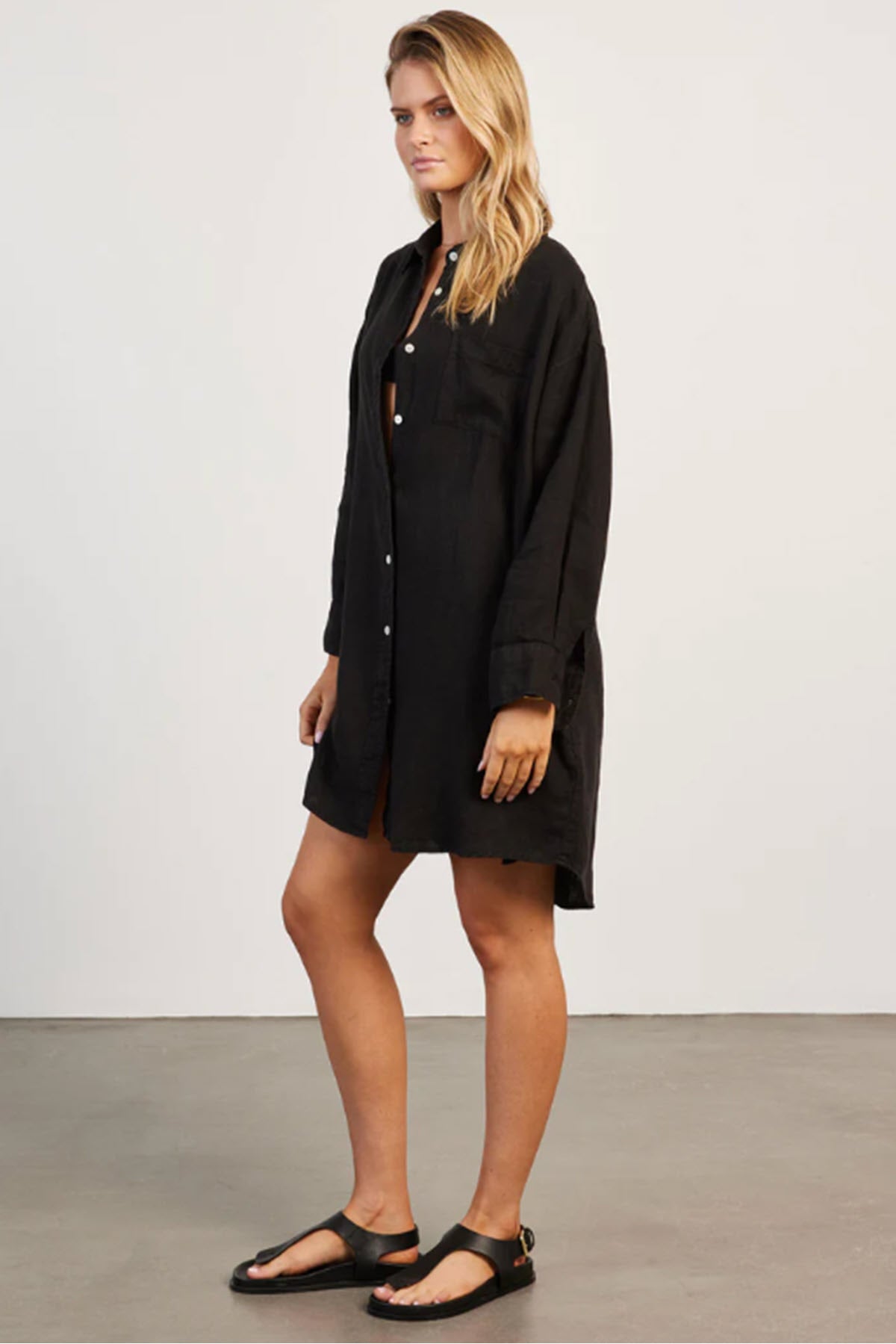 Woman wearing Hampton linen beach dress black side view