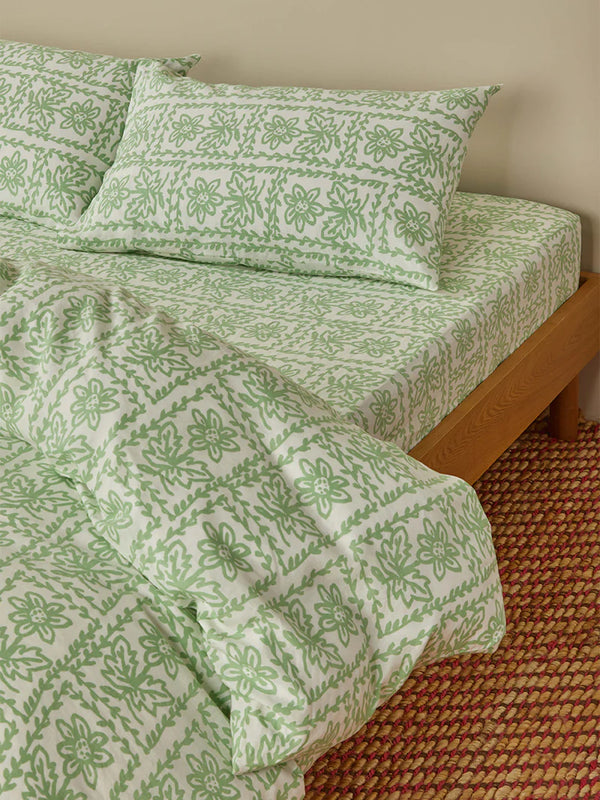 Daisy Sage Standard Pillowcases