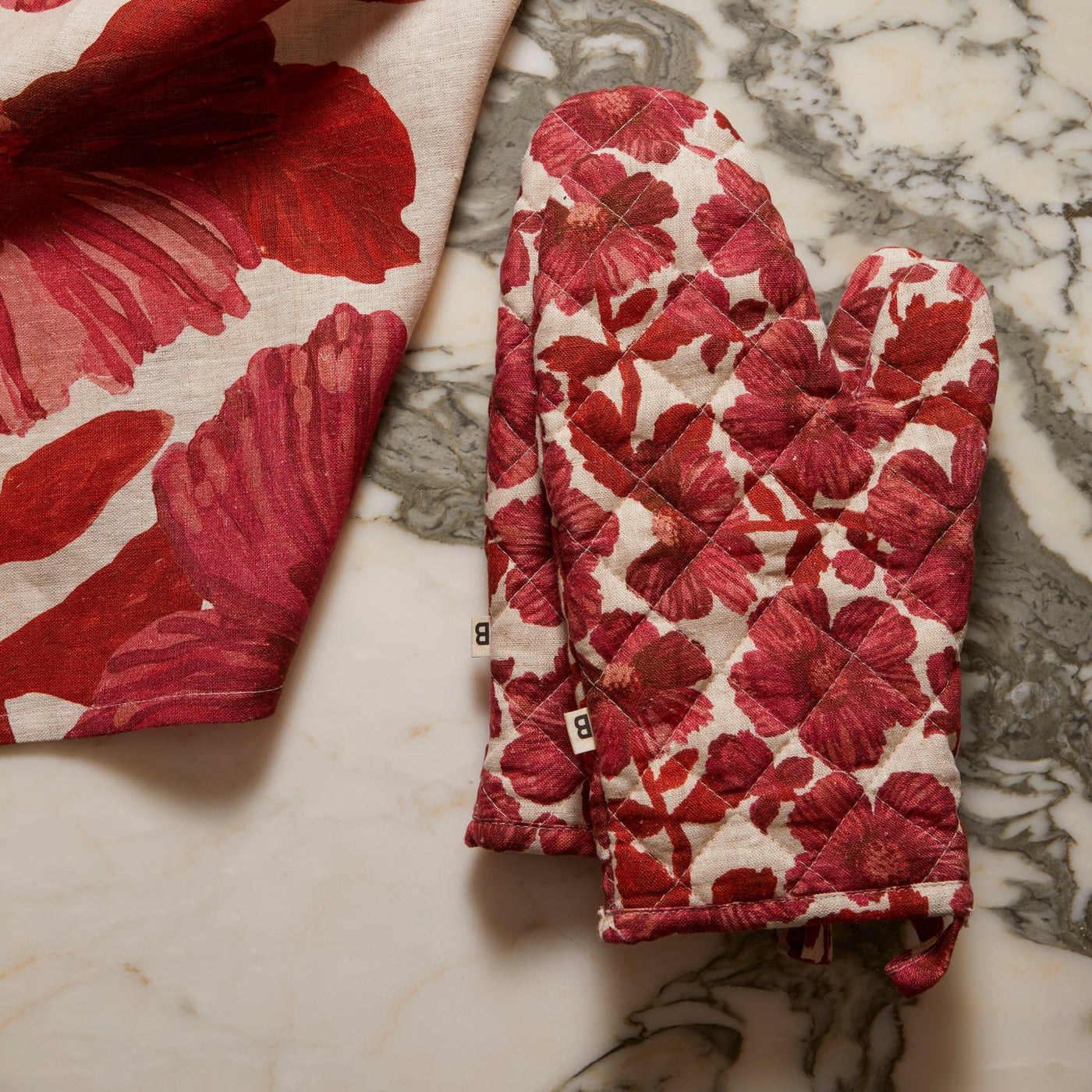 Leon Cerise Oven Mitt placed in the counter top
