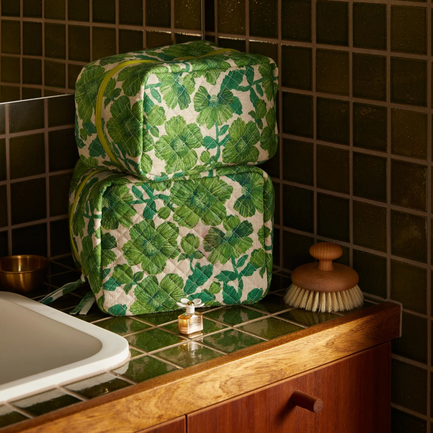 Leon Emerald Toiletry Bag