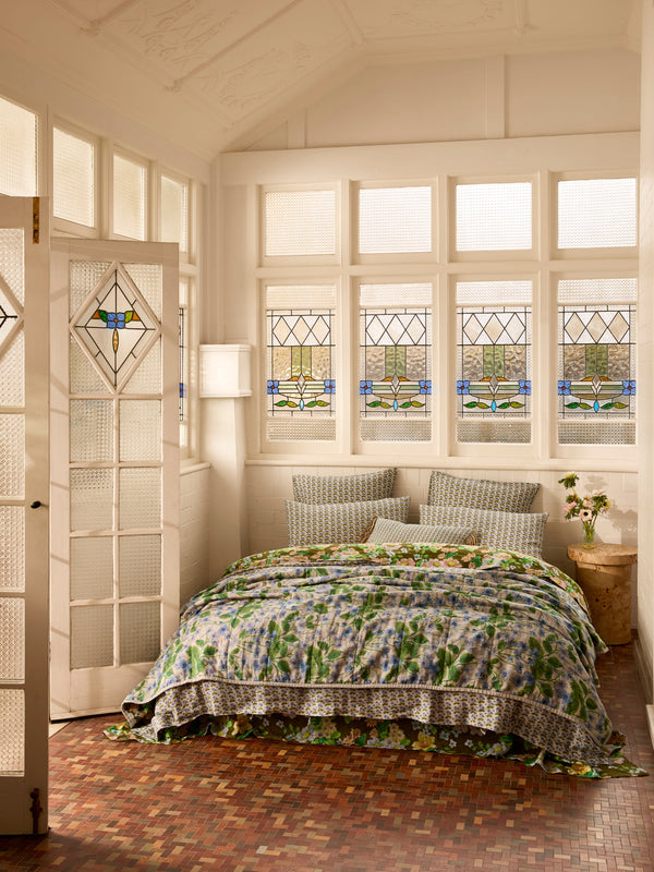 bonnie-neil-buttercup-olive-lilas-blue-quilted-throw