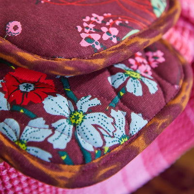closer look of genevieve double oven mitt design