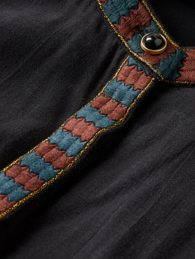 closer look to dress front line design and button