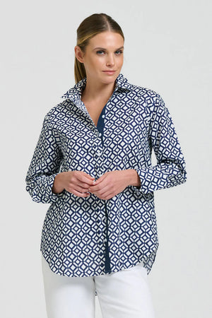 Elodie Girlfriend Shirt - White/Navy Geo