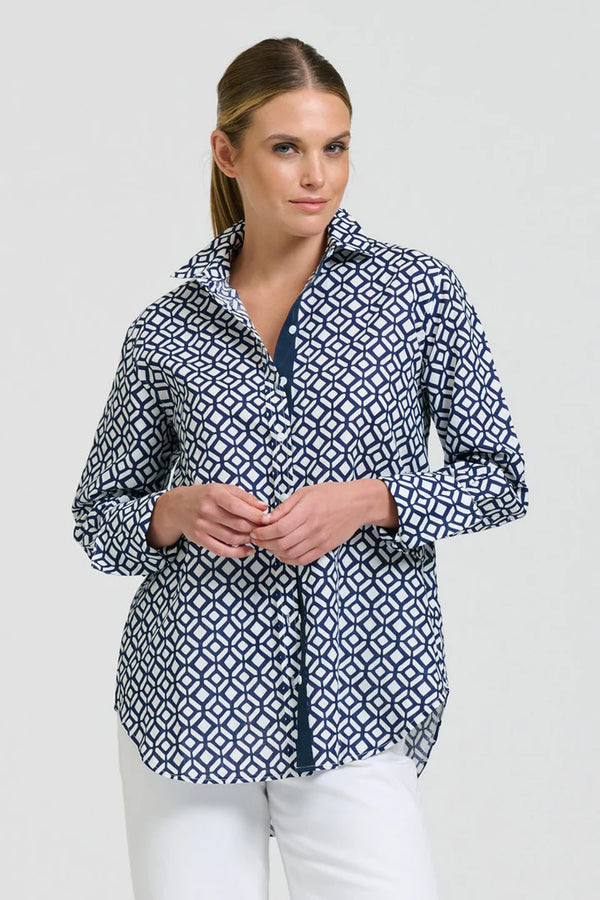 Elodie Girlfriend Shirt - White/Navy Geo