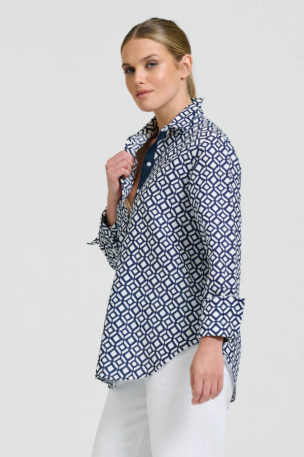 Elodie Girlfriend Shirt - White/Navy Geo