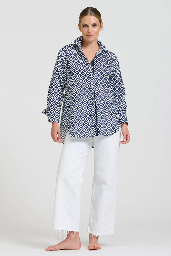 Elodie Girlfriend Shirt - White/Navy Geo