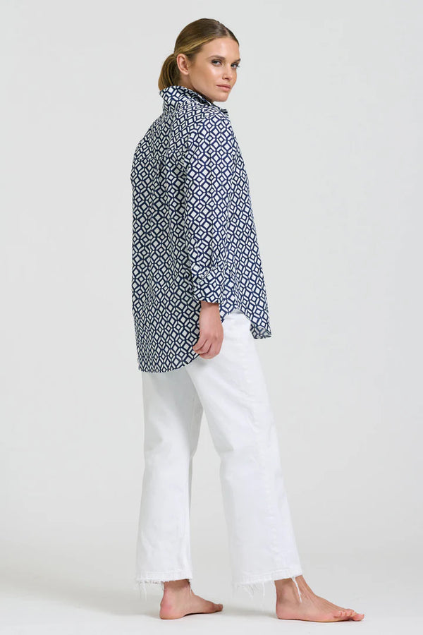 Elodie Girlfriend Shirt - White/Navy Geo