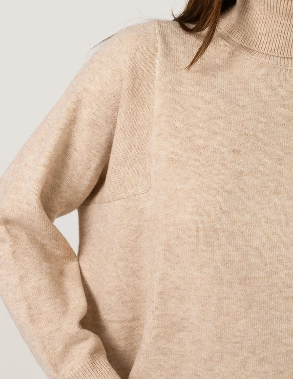 closer look to woman wearing Iris Jumper - Oat fabric