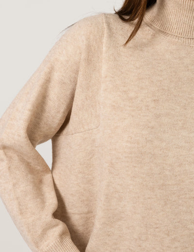 closer look to woman wearing Iris Jumper - Oat fabric
