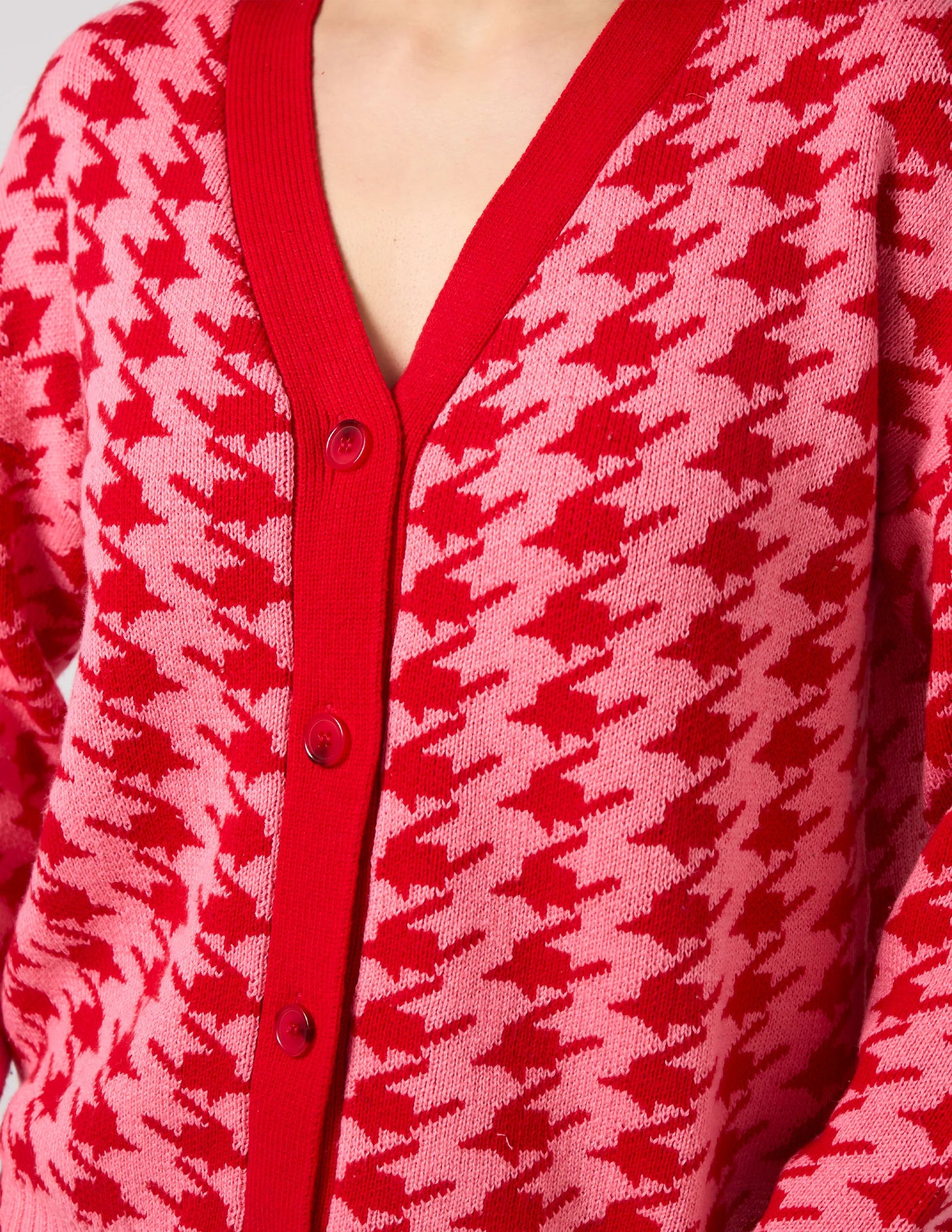 closer look of Xanthe Houndstooth Cardigan - Red & Candy design