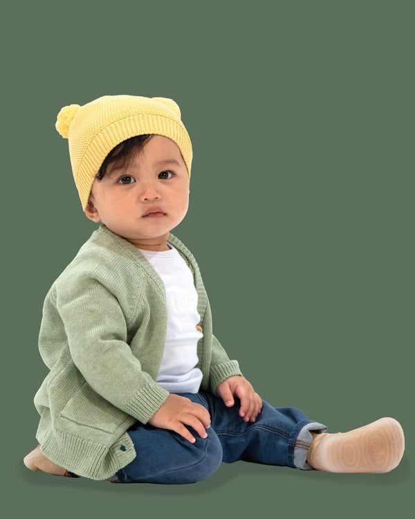 toddler wearing Organic Beanie Snowy - Banana