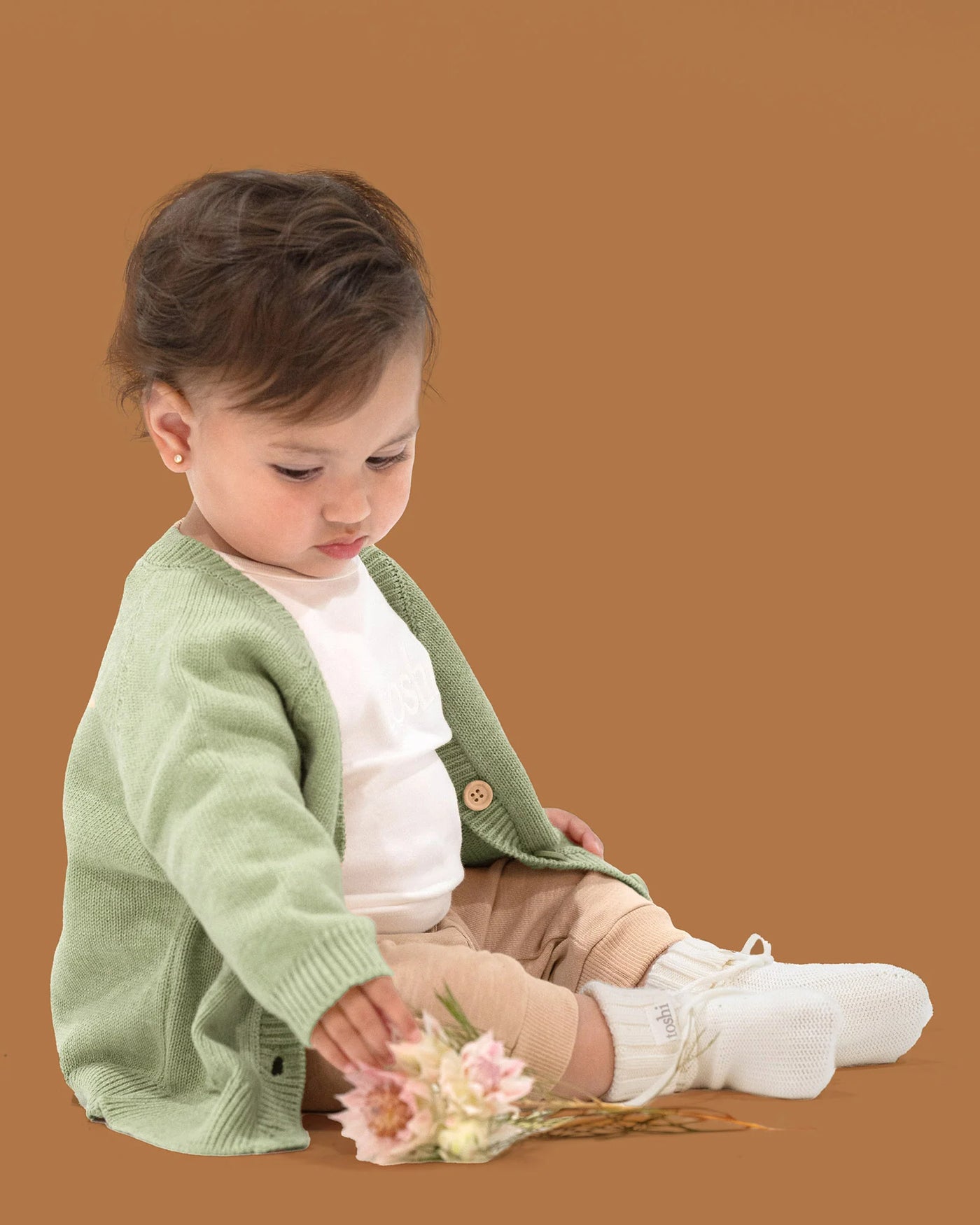 toddler wearing Organic Cardigan Remy - Matcha